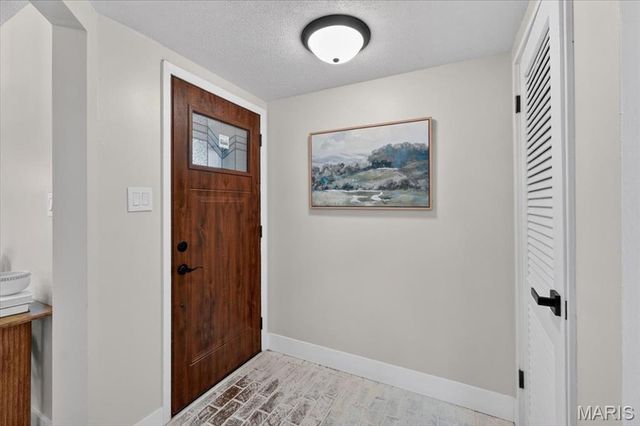 19 Cloverleaf Lane, Manchester, MO 63011