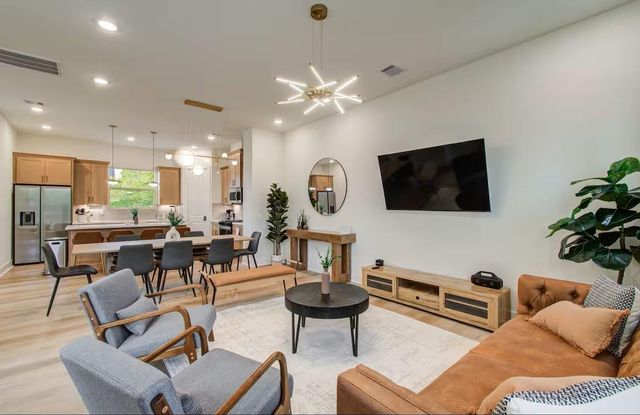 3311 Daphne Street, Houston, TX 77021