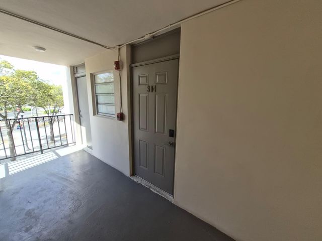 16410 Miami Dr 304, North Miami Beach, FL 33162