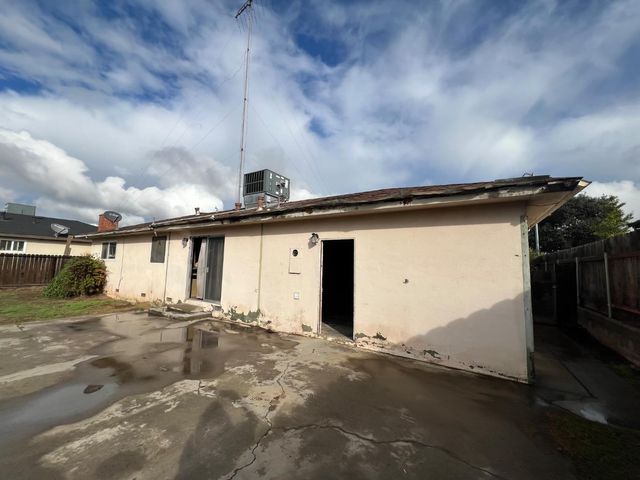 6237 Claus Rd, Riverbank, CA 95367
