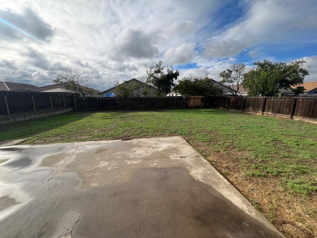 6237 Claus Rd, Riverbank, CA 95367