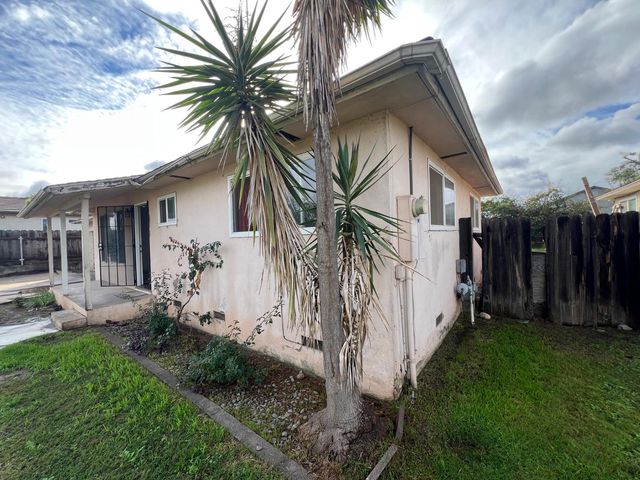 6237 Claus Rd, Riverbank, CA 95367