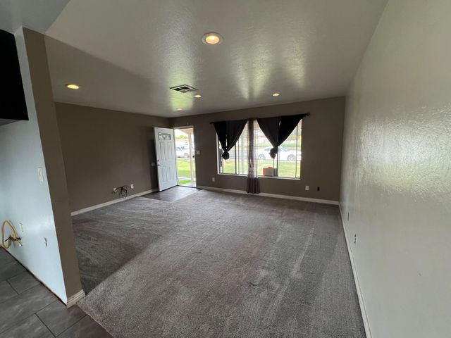 6237 Claus Rd, Riverbank, CA 95367