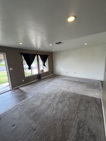 6237 Claus Rd, Riverbank, CA 95367