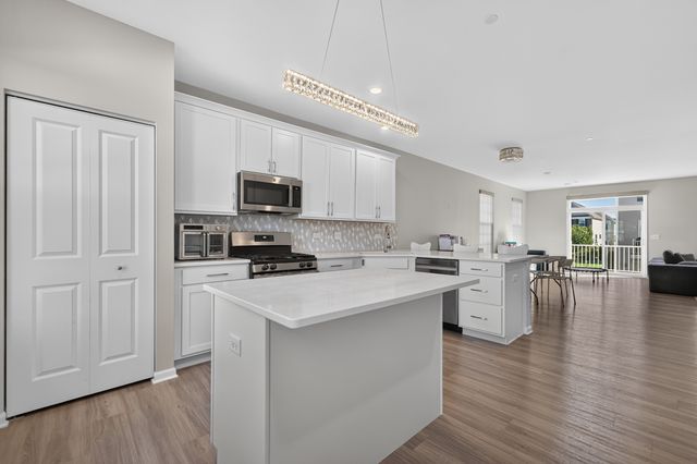 1627 Sager Way, Batavia, IL 60510
