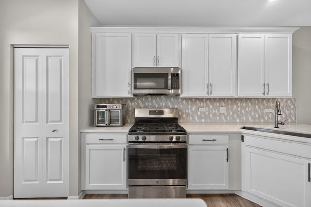 1627 Sager Way, Batavia, IL 60510