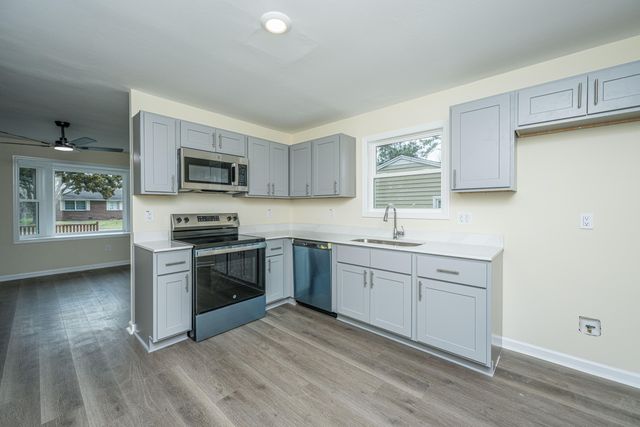 2332 Eagle Drive, North Charleston, SC 29406