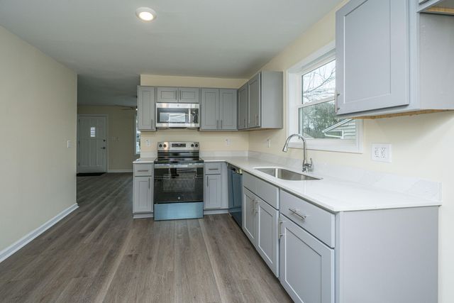 2332 Eagle Drive, North Charleston, SC 29406