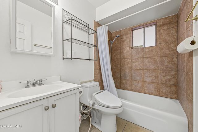 152 W SOUTHERN Avenue, Mesa, AZ 85210