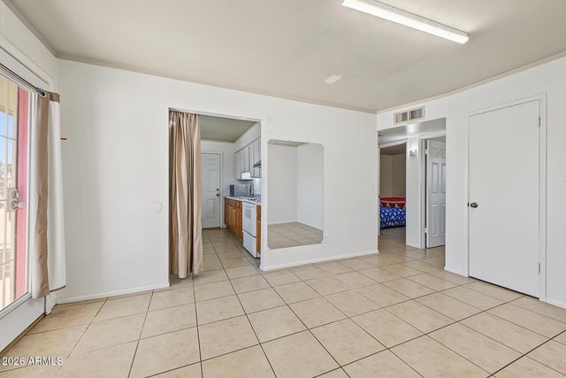 152 W SOUTHERN Avenue, Mesa, AZ 85210