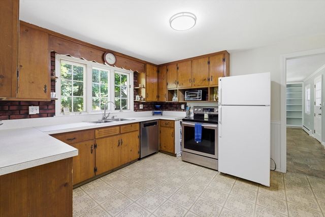 49 Country Way, Northampton, MA 01062