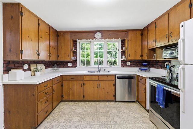49 Country Way, Northampton, MA 01062