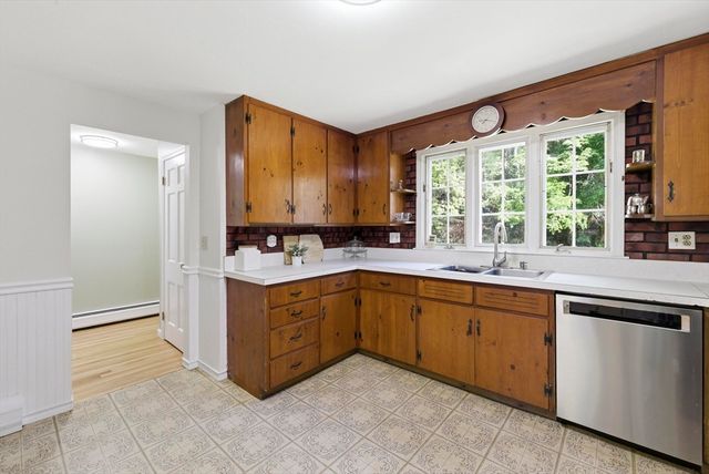 49 Country Way, Northampton, MA 01062