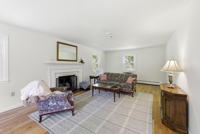 49 Country Way, Northampton, MA 01062