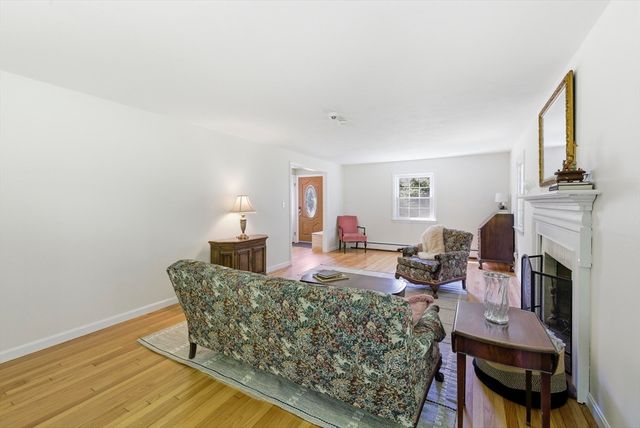49 Country Way, Northampton, MA 01062