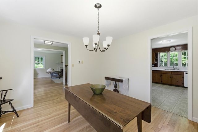 49 Country Way, Northampton, MA 01062