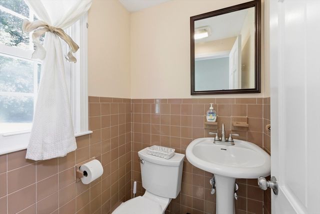 49 Country Way, Northampton, MA 01062