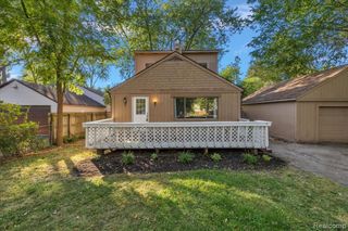 1020 Charest Avenue, Waterford, MI 48327