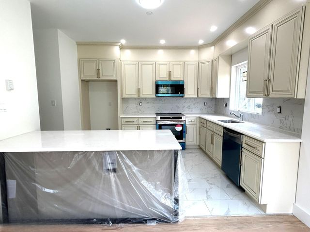 25 Marie Street, Staten Island, NY 10305