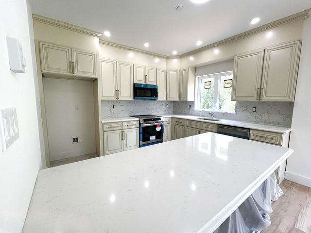 25 Marie Street, Staten Island, NY 10305