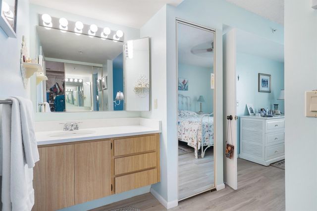901 Seafarer Circle 306, Jupiter, FL 33477