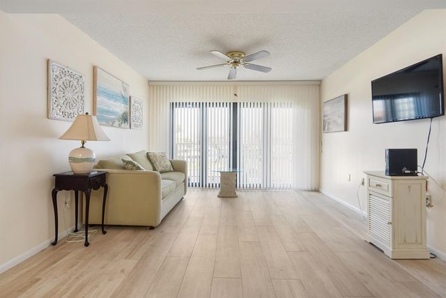 901 Seafarer Circle 306, Jupiter, FL 33477