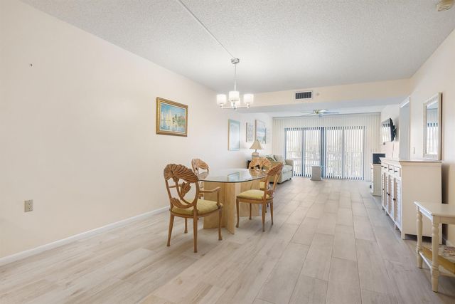 901 Seafarer Circle 306, Jupiter, FL 33477
