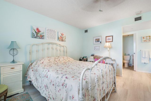 901 Seafarer Circle 306, Jupiter, FL 33477