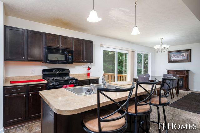 815 Ashlee Drive, Norton Shores, MI 49441