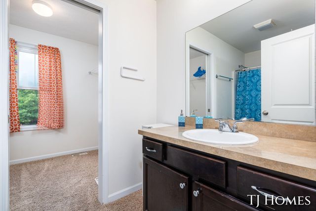 815 Ashlee Drive, Norton Shores, MI 49441