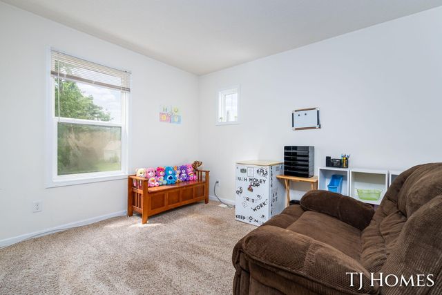 815 Ashlee Drive, Norton Shores, MI 49441