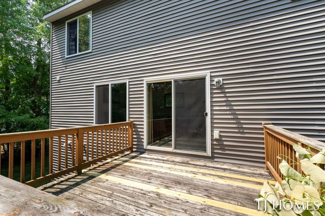815 Ashlee Drive, Norton Shores, MI 49441