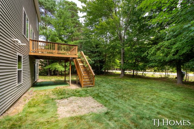 815 Ashlee Drive, Norton Shores, MI 49441