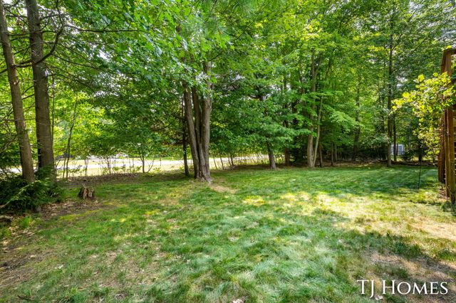 815 Ashlee Drive, Norton Shores, MI 49441