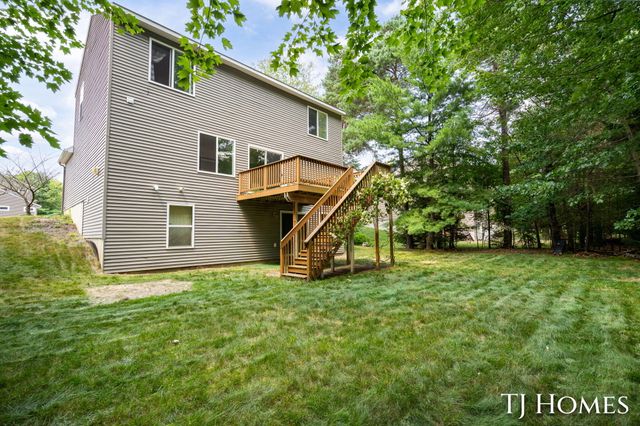 815 Ashlee Drive, Norton Shores, MI 49441