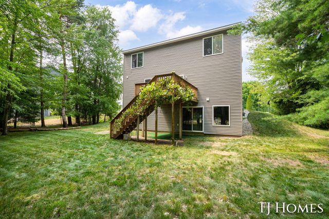 815 Ashlee Drive, Norton Shores, MI 49441