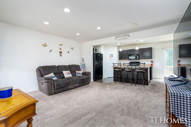 815 Ashlee Drive, Norton Shores, MI 49441