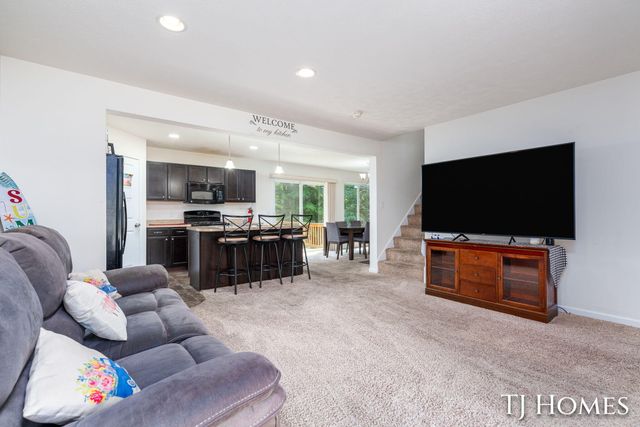 815 Ashlee Drive, Norton Shores, MI 49441