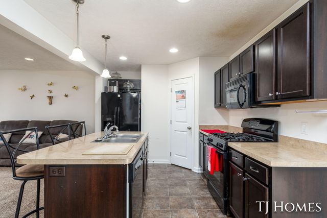 815 Ashlee Drive, Norton Shores, MI 49441