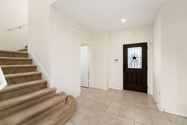 6925 Nutria RUN, Austin, TX 78744