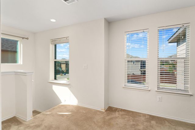 6925 Nutria RUN, Austin, TX 78744