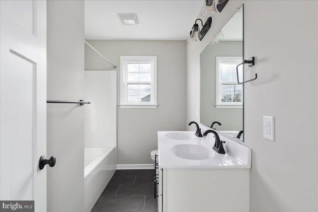201 EAST LOCUST ST, Woodstock, VA 22664