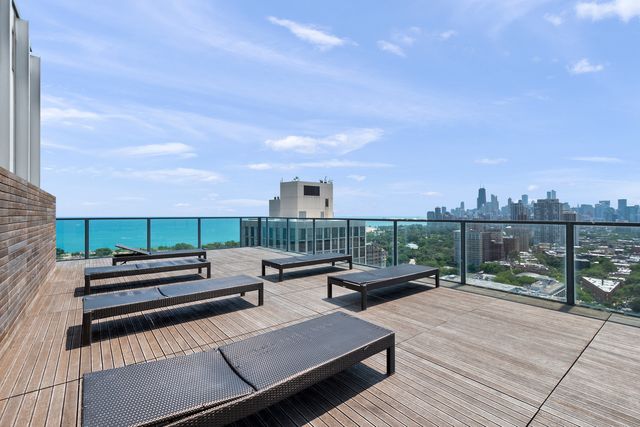 2400 N Lakeview Avenue 602, Chicago, IL 60614