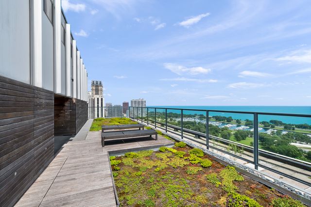 2400 N Lakeview Avenue 602, Chicago, IL 60614