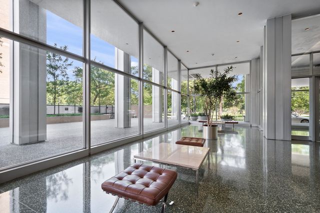 2400 N Lakeview Avenue 602, Chicago, IL 60614