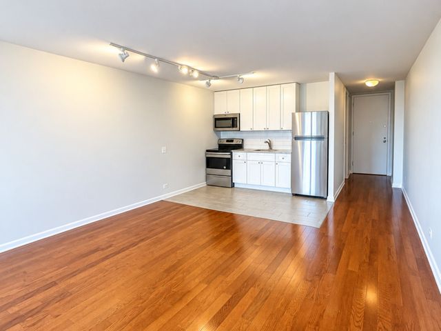 2400 N Lakeview Avenue 602, Chicago, IL 60614
