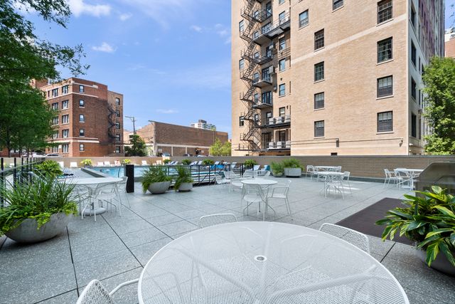 2400 N Lakeview Avenue 602, Chicago, IL 60614