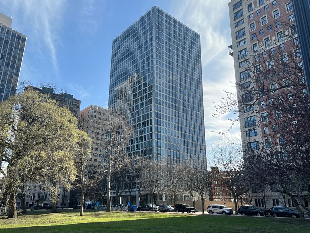 2400 N Lakeview Avenue 602, Chicago, IL 60614