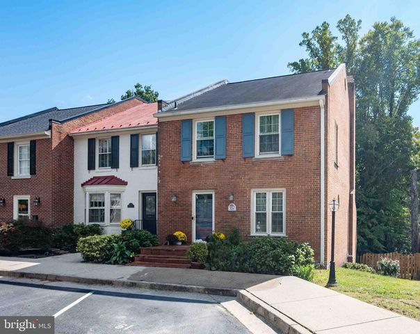 8261 TAUNTON PL, Springfield, VA 22152