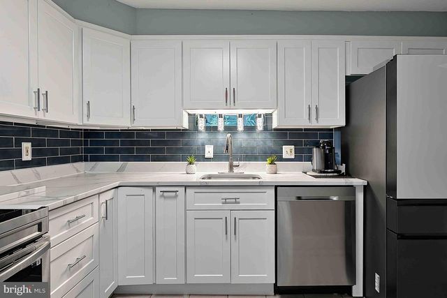 8261 TAUNTON PL, Springfield, VA 22152